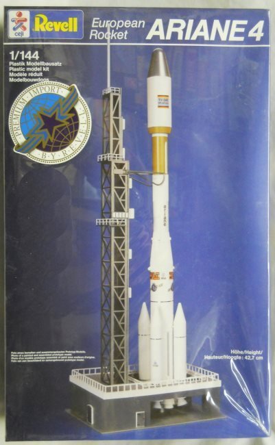 Revell 1/144 Ariane 4 With Launch Stand, 4762 plastic model kit